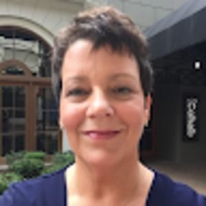 Meet your Posher, Elizabeth